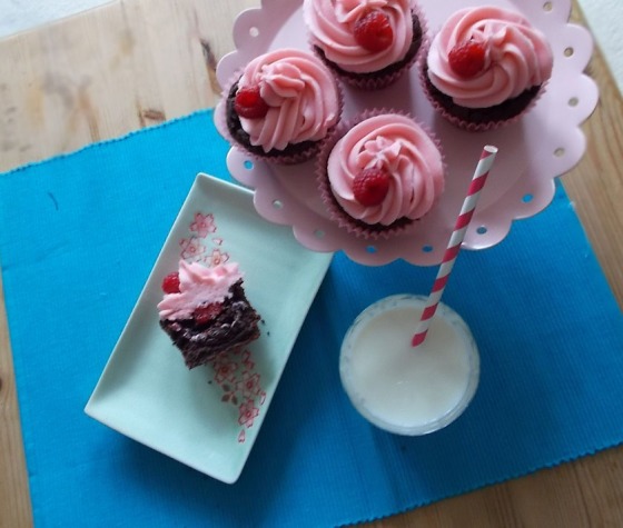 Chocolate cupcakes with raspberry frosting